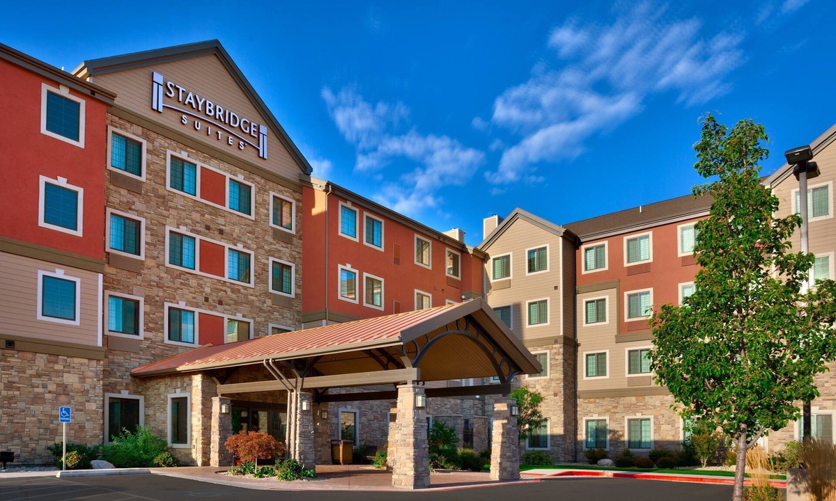 Midvale Condo | 1-Bedroom King Suite | Free Breakfast · Full Kitchen · Heated Pool