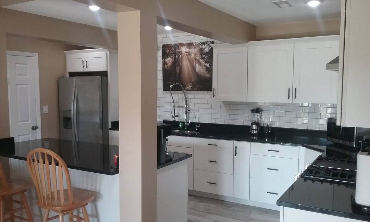 Sevierville Apartment | 1 BR FULL KITCHEN starting at $99 MOUNTAIN VIEWS, PET FRIENDLY on 4 ACRES!