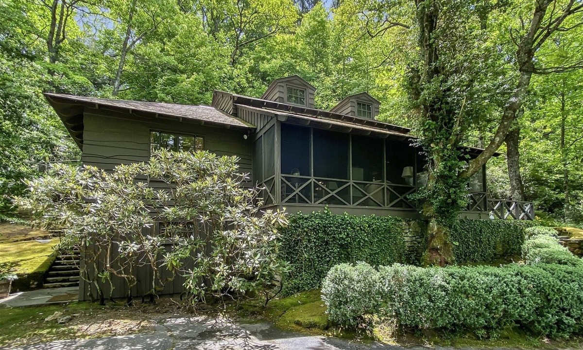 Highlands Cabin | 1935 Called. It Wants You to Stay a While | Laurelwood