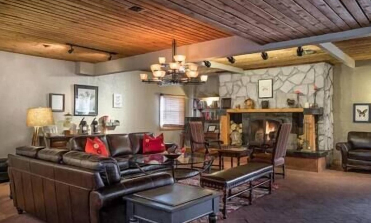 North Park City Hotel | 2 Sweetwater Lift Lodge Resort, Pool Table, Gym