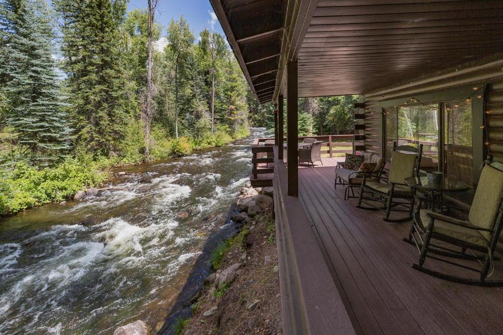 Durango House | 235 Verde Lane Hideaway River Cabin
