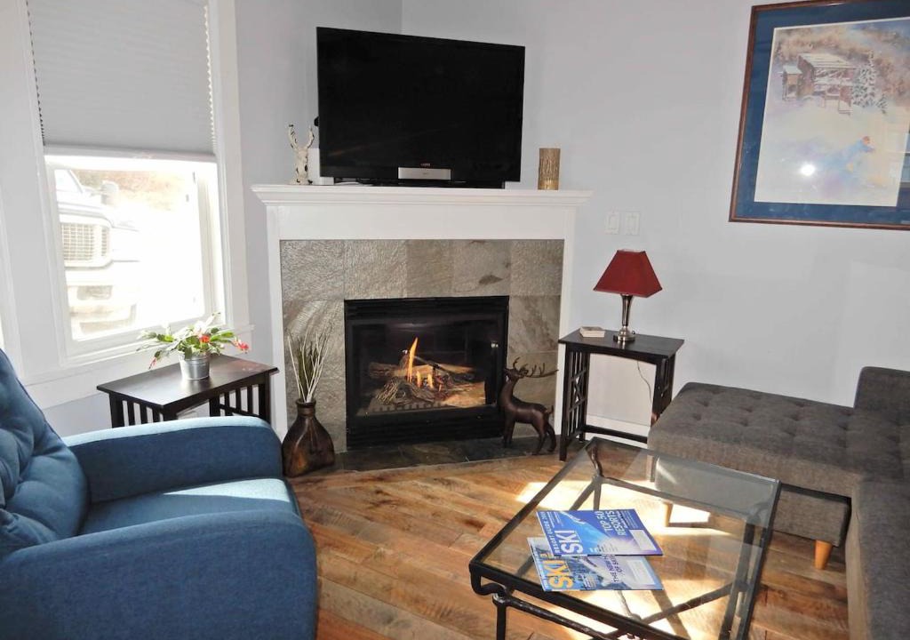 North Park City Apartment | 2br Empire Avenue WALK to Lifts and Main St - No Car Required!