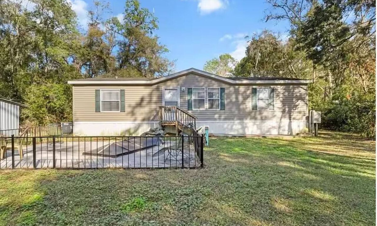 Inverness House | 3/2 home close to all Springs and Rivers, pet friendly.