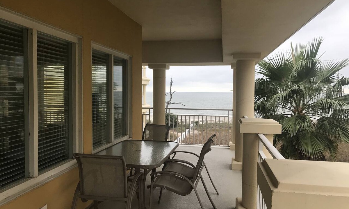 Daufuskie Island Condo | 3 bedroom,baths, Pool, Land Trans from Dock, 4 passenger golf cart included!
