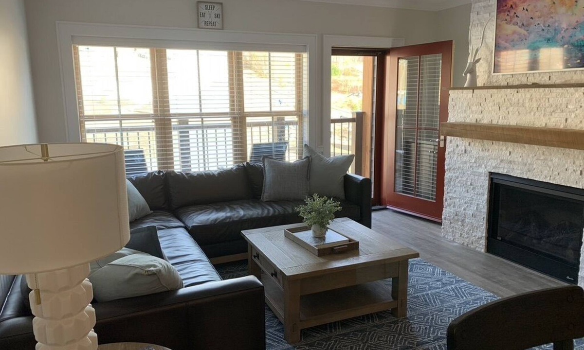 North Conway Condo | 3 BR Slope-side Condo at Cranmore. Minutes to Storyland, downtown North Conway!