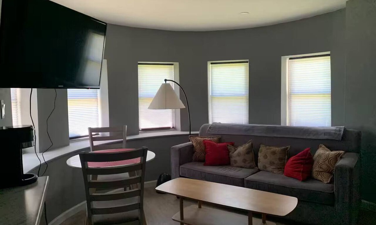 Ridley Park Apartment | #3 Cozy Convertible Suite near PHL -Sleep 1-5-