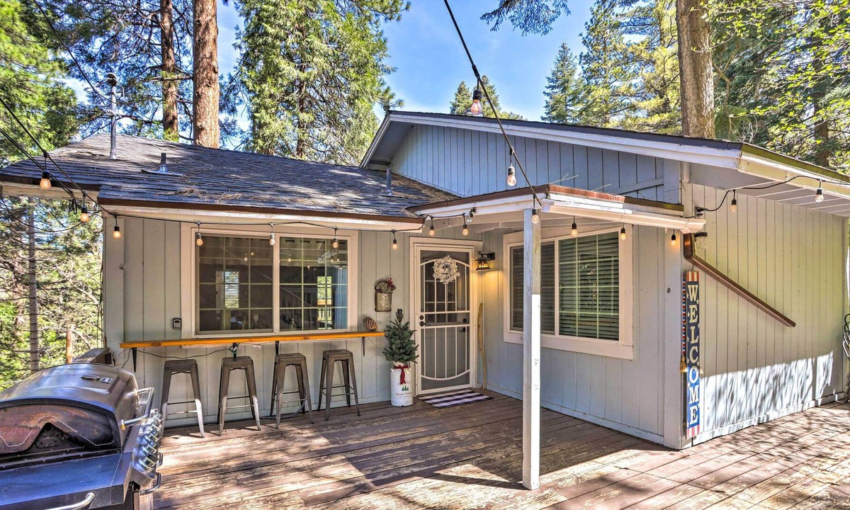 Arrowhead Villas Cabin | 3-Level Family Getaway w/ Pool Table & Game Room!