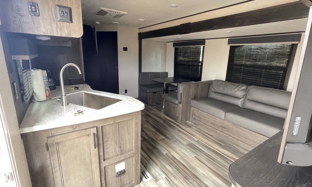 Moreno Valley House | 3RV/parking/Netflix/private/excellent location