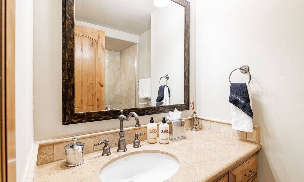 Empire Pass House | 4/4 Deer Valley Condo, Hot Tub, Pool, Ski-in/Ski-Out!