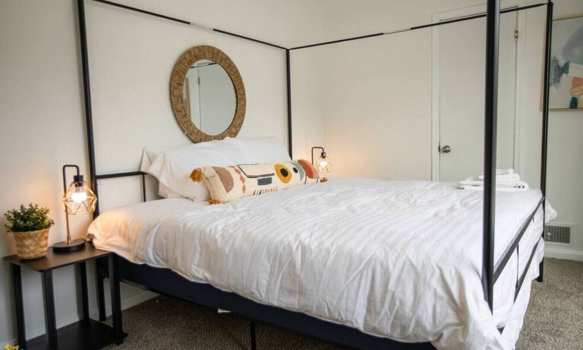 Downtown Salt Lake City Apartment | 5 min to City Center | Downtown | Central SLC 2BD