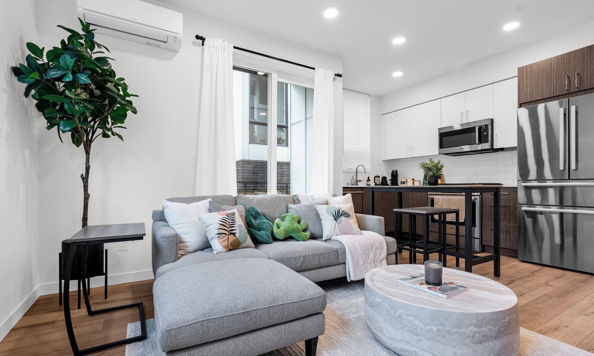 Broadway House | 99 Walk Score 2BR2BA Central Capitol Hill Seattle Townhome with AC & Roof Deck