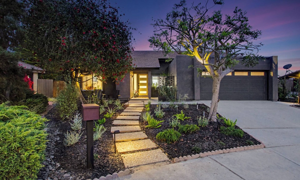 Encinitas House | A newly renovated modern retreat in coastal Encinitas, California.