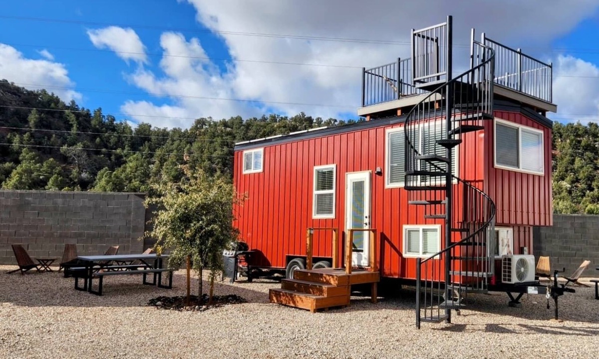 Apple Valley House | Access Zion and Bryce! Tiny Home with Rooftop Deck, Hot Tub, and Epic Views