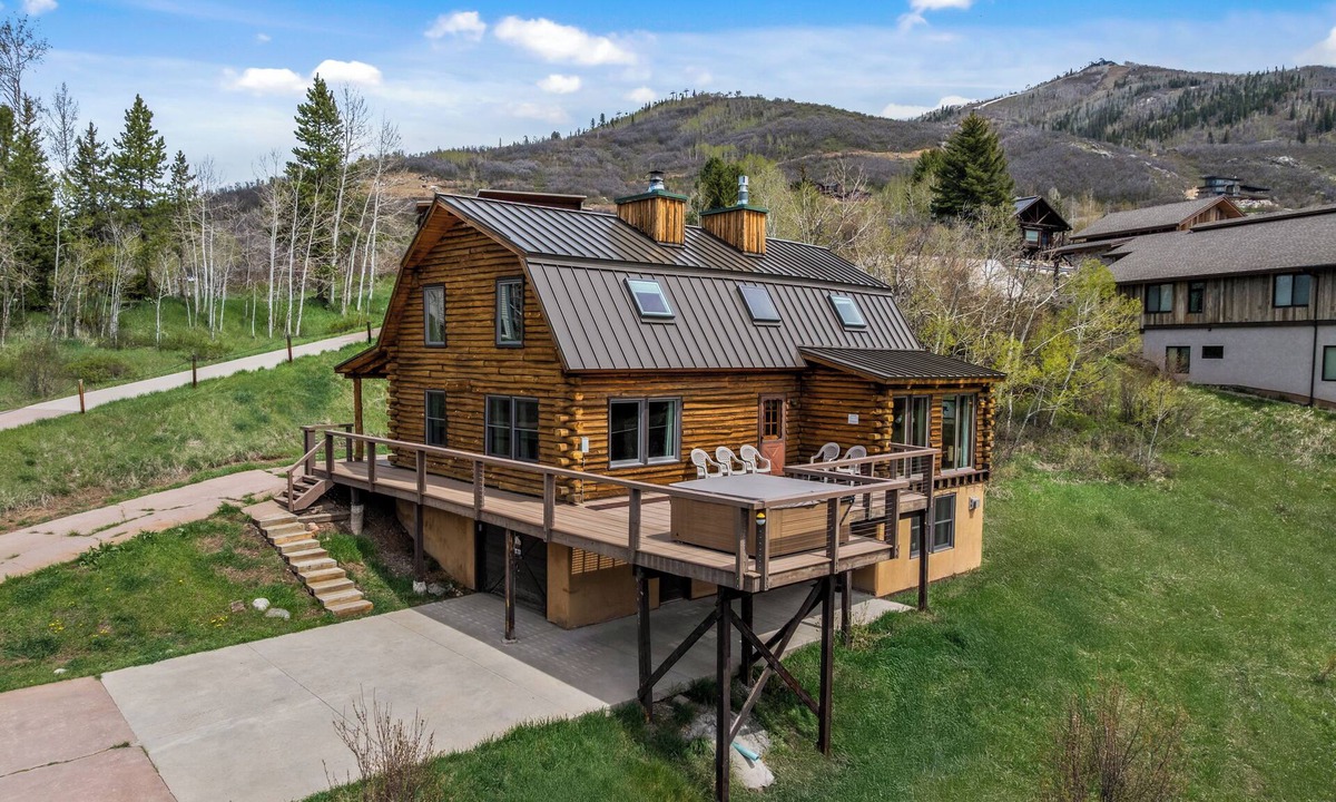 Steamboat Springs Cabin | Alpenglow Cabin | Mountain Lodge | Private Deck & Hot Tub | Near Slopes