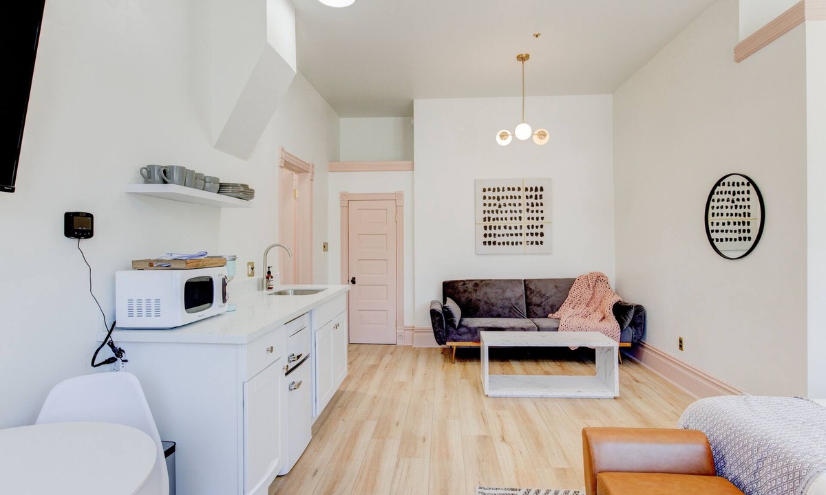 Springville Hotel | Art City Inn