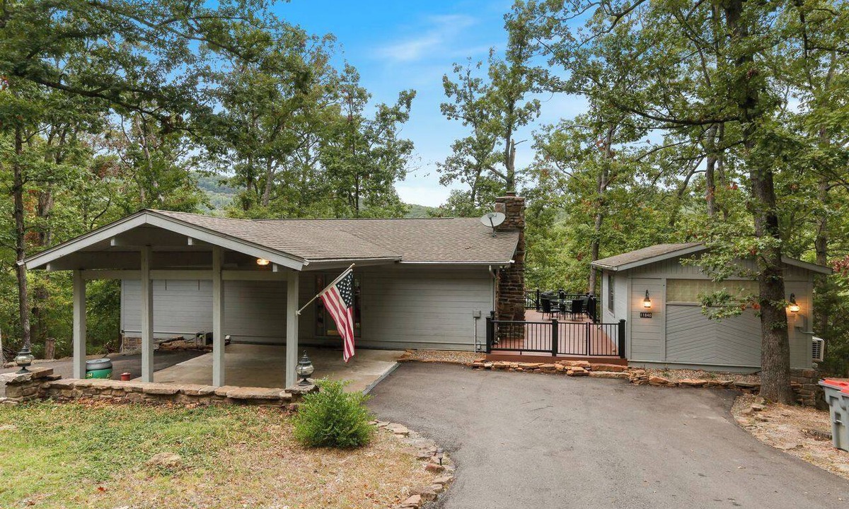 Lost Bridge Village House | Awesome 4-bedroom house with AC in quaint Garfield