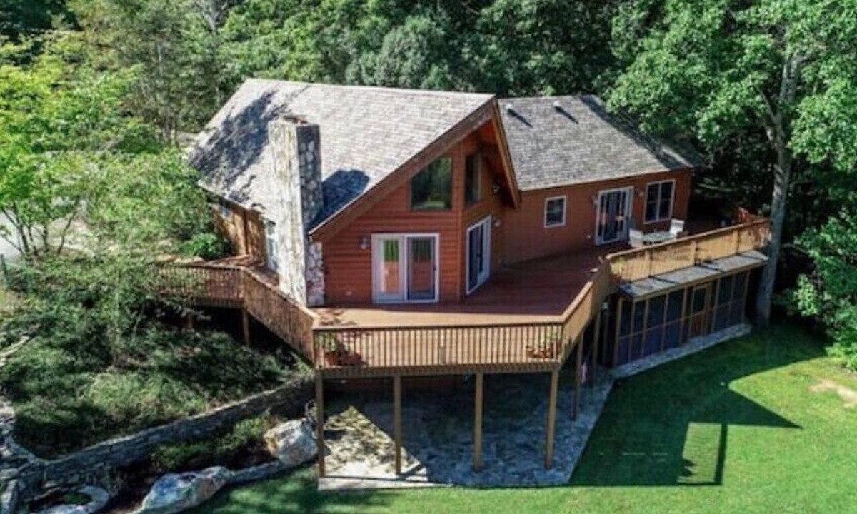 Pinnacle House | Beacon Hill on the Lake Private 12-Acre Waterfront Retreat
