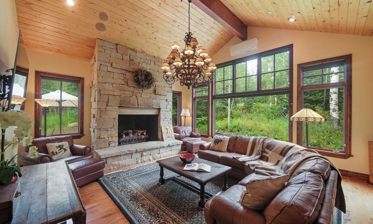 The Timbers House | Beat the Heat! Spend 30+ days @ Luxury 6-bedroom home; walk to Canyons Village