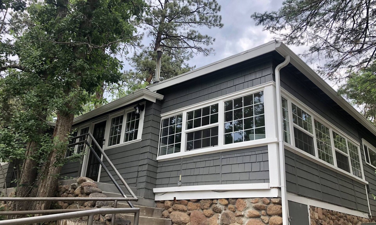 Cheyenne Canyon Cottage | Beautiful 3 BR Cottage in Cheyenne Canon-Minutes from trails, Broadmoor and zoo!