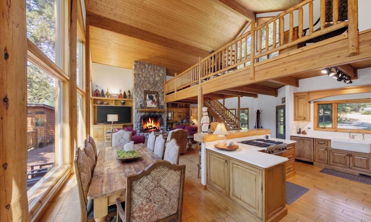 Durango House | Beautiful Colorado log home backing to the Florida River.