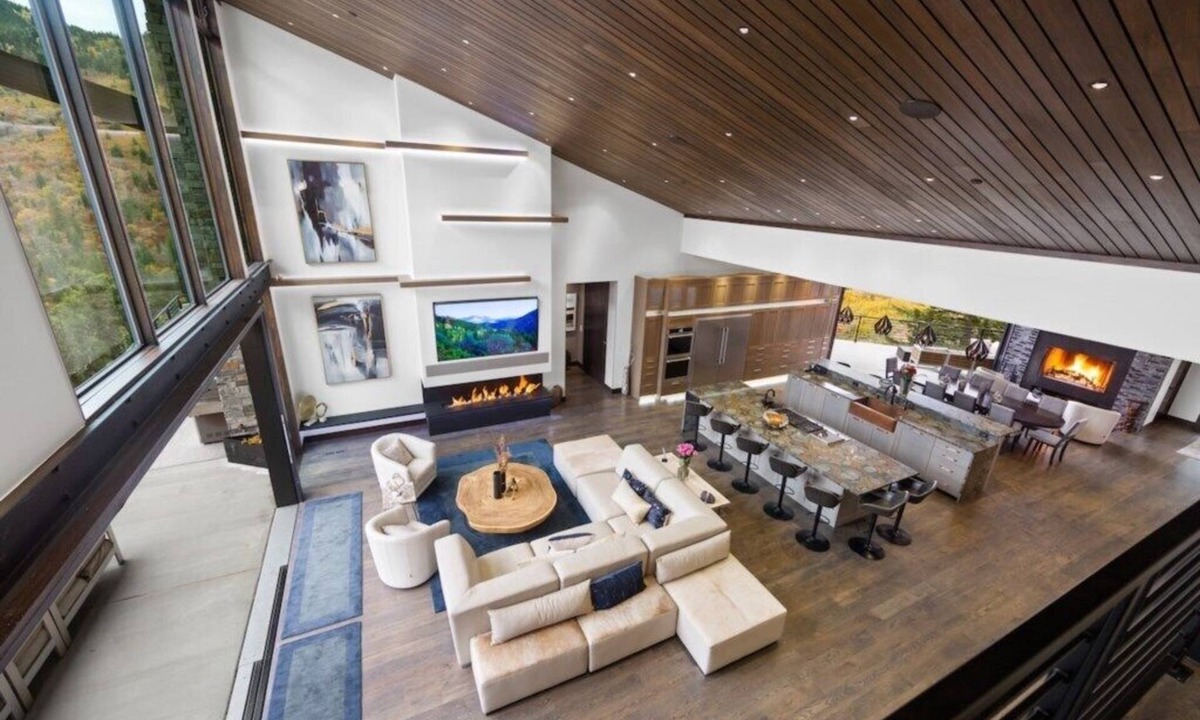 Pineridge House | Beautiful long term rental- PARK CITY - Hot tub, theater, golf sim, patio!