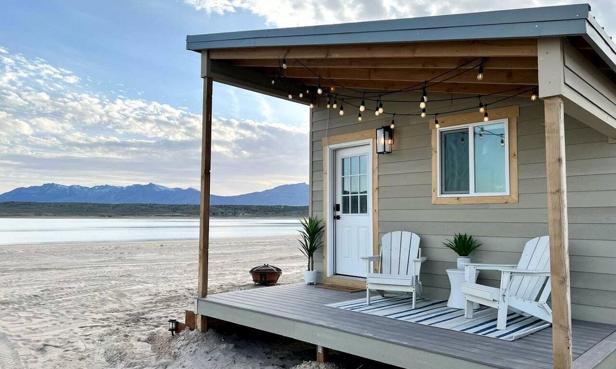 Levan House | Beautiful Tiny House on Yuba Lake for a Romantic Glamping Escape on the Beach with Incredible Views in Utah