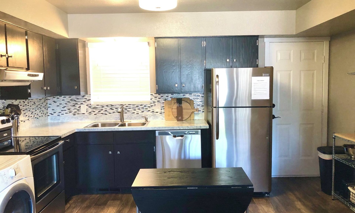 Clearfield House | Beautiful townhome centrally Located Between Ogden and Salt Lake City!