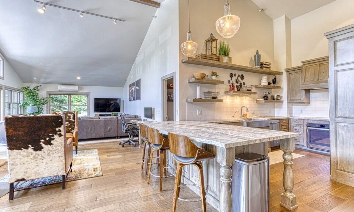 North Park City House | Beautiful Townhouse near ski slopes, biking trail, & 1 mile from the main street