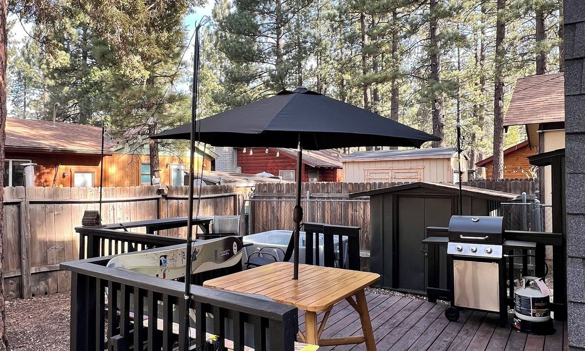 Big Bear City Ski Chalet | Big Bear Cozy Chalet: Ski, Village, Lake & Hot Tub