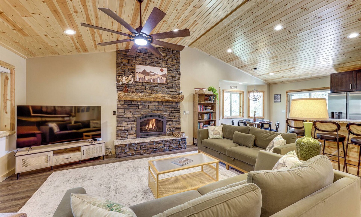 Sugarloaf Cabin | Big Bear Mtn Fun: Family Cabin w/Game Room