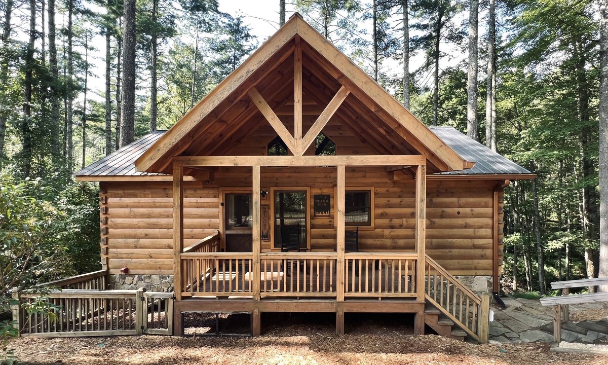 Cherry Log Cabin | Black Bear Hollow, your perfect 2bed 2bath escape in Cherry Log, Georgia!
