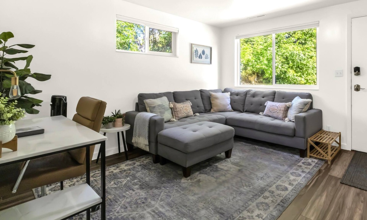 Logan Apartment | Bright 2 Bd - Great Location Near USU and Downtown