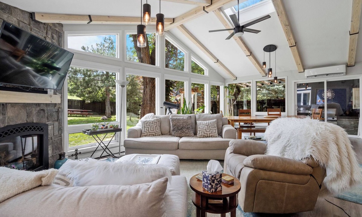 Skyway House | Broadmoor Spacious 4-bd 3 bth house with Mountain View’s 3 mins to The Broadmoor