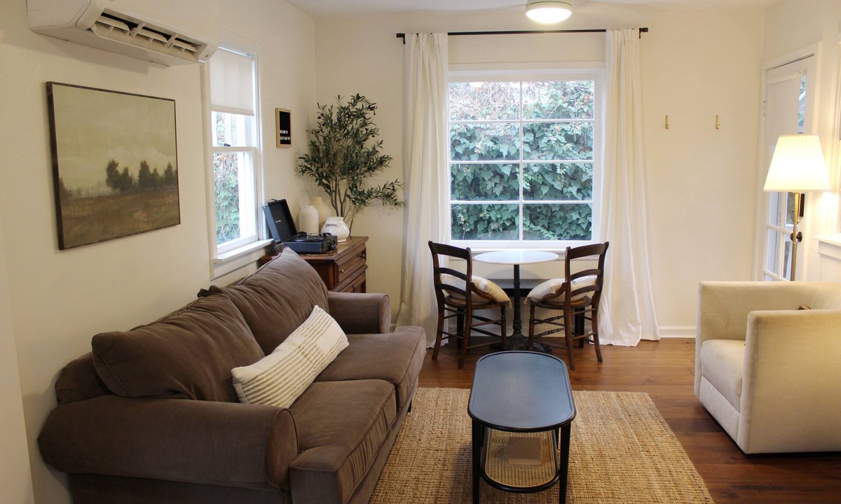 Canyon Rim Cottage | Calm, Cozy Mountain-View Guesthouse with Full Kitchen