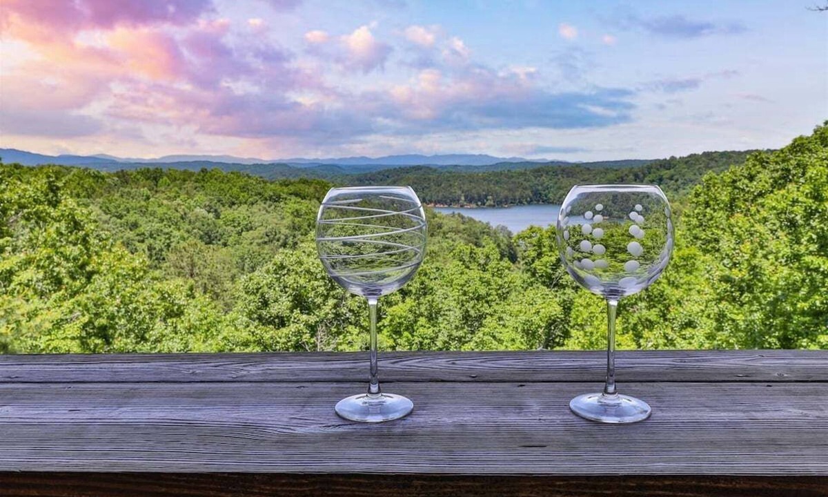 Ellijay Cabin | Carter`s Lake Getaway | Ellijay, GA