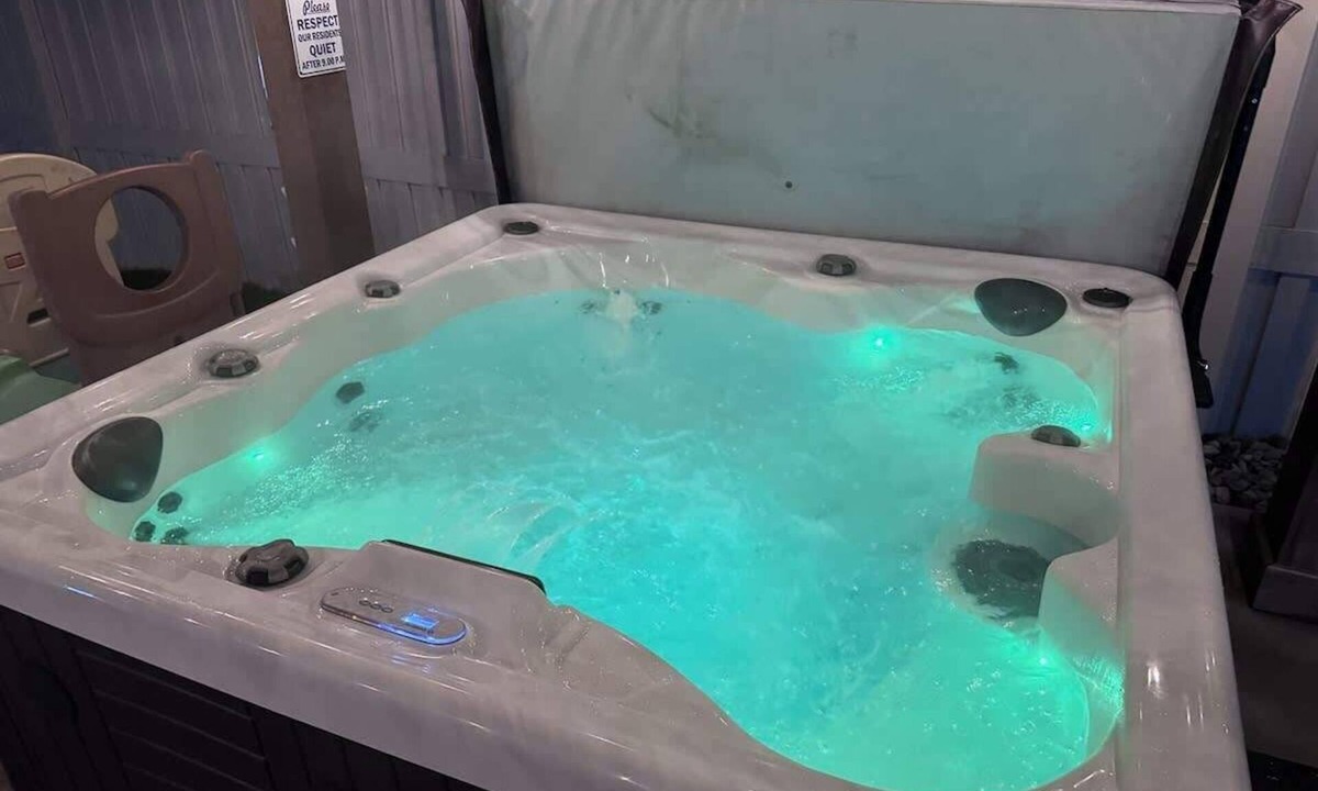 Caldwell House | Casa Grande – Hot Tub, Game Room & Sleeps 16 Near Boise