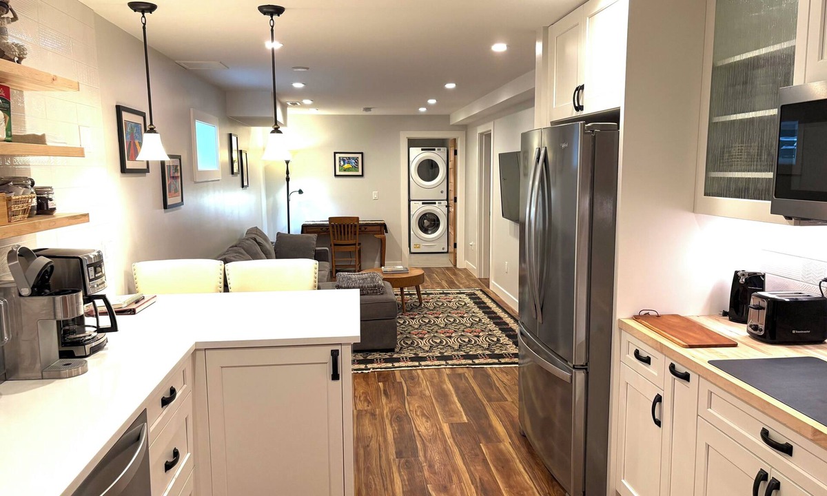 Mann House | Central 2B ADU Near Downtown, Capitol Hill and Sports - Spacious & Walkable Area