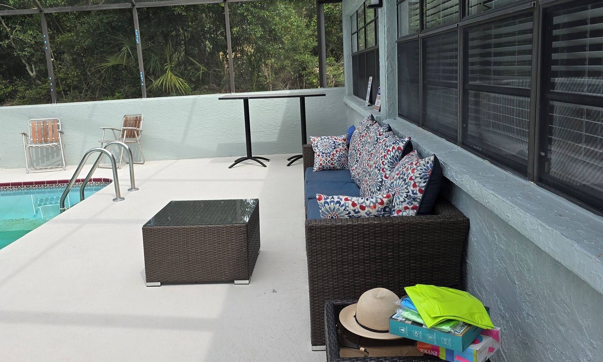 Spring Hill House | Charming 3-bedroom home, Springhill,fenced yard heated pool, , 3bdrms 2bath,