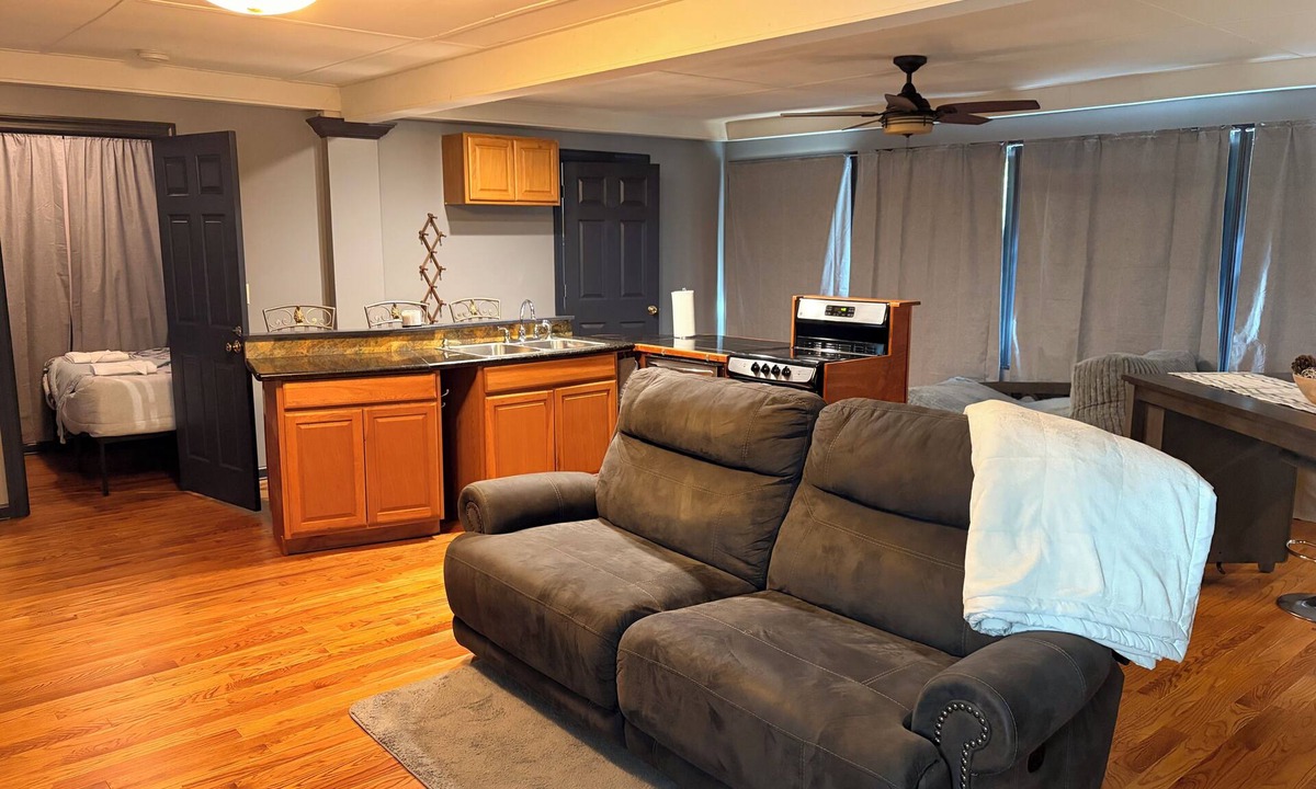 Jonesboro Apartment | Charming apartment in pleasant Jonesboro with cool AC breeze and fishing access.