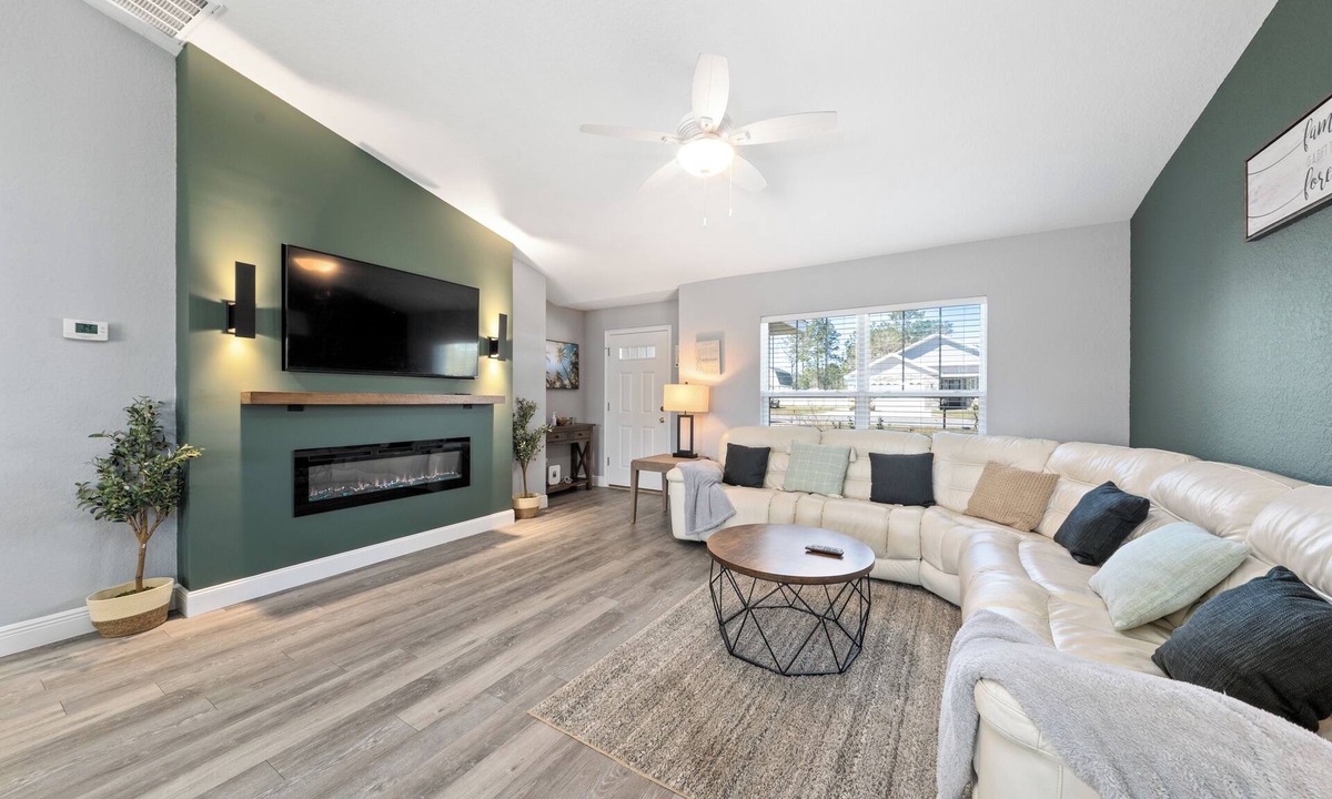 Candler House | Charming Cozy 3-bedroom house with WiFi, fitness room in lovely Ocala