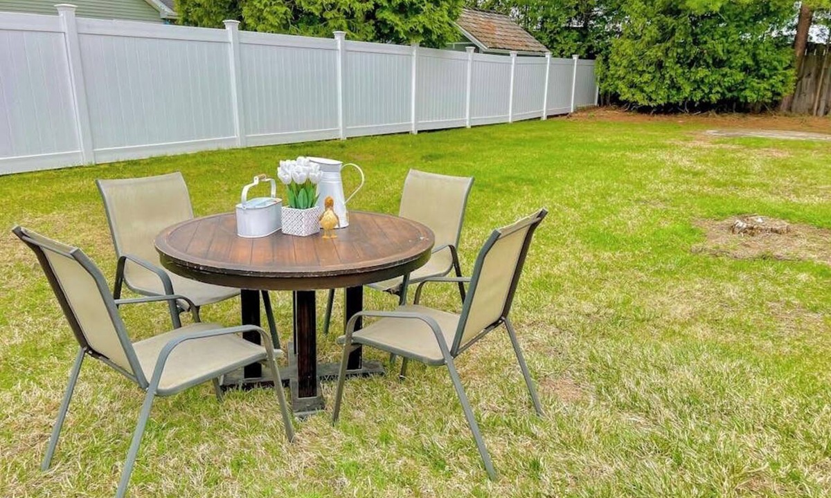 Colchester House | Charming two-story duplex with a full kitchen & grassy yard - near Mallets Bay