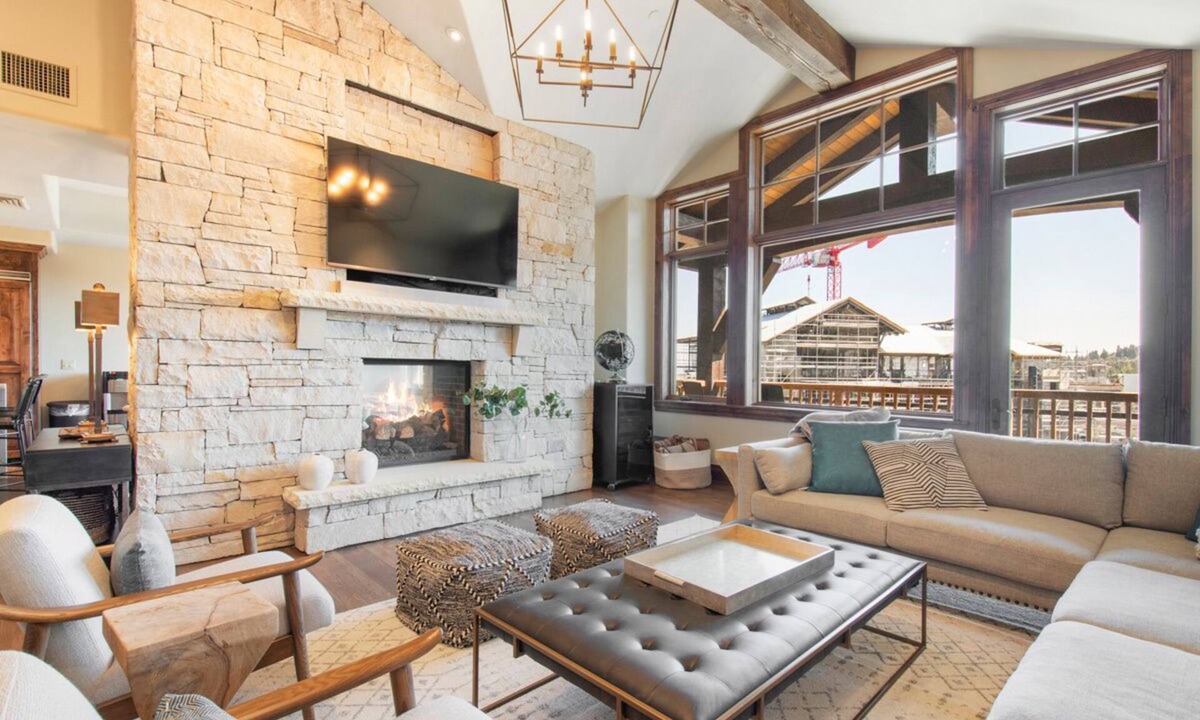 Empire Pass Condo | Chic Empire Pass Condo with Family-Friendly Layout and Prime Ski Access