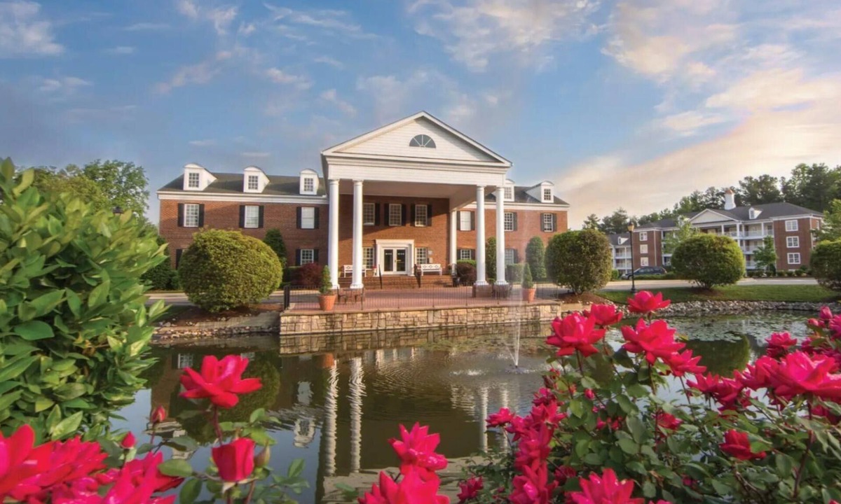 Williamsburg Villa | Colonial Comfort: 3BR Lock-Off Villa with Fireplace & Full Kitchen