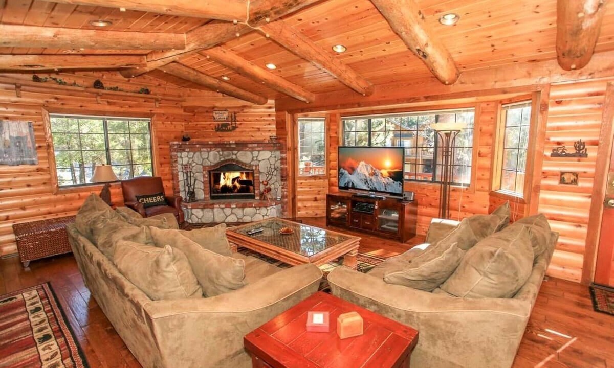 Upper Moonridge House | Columbine Oak Retreat- Log Style Cabin W/Spa