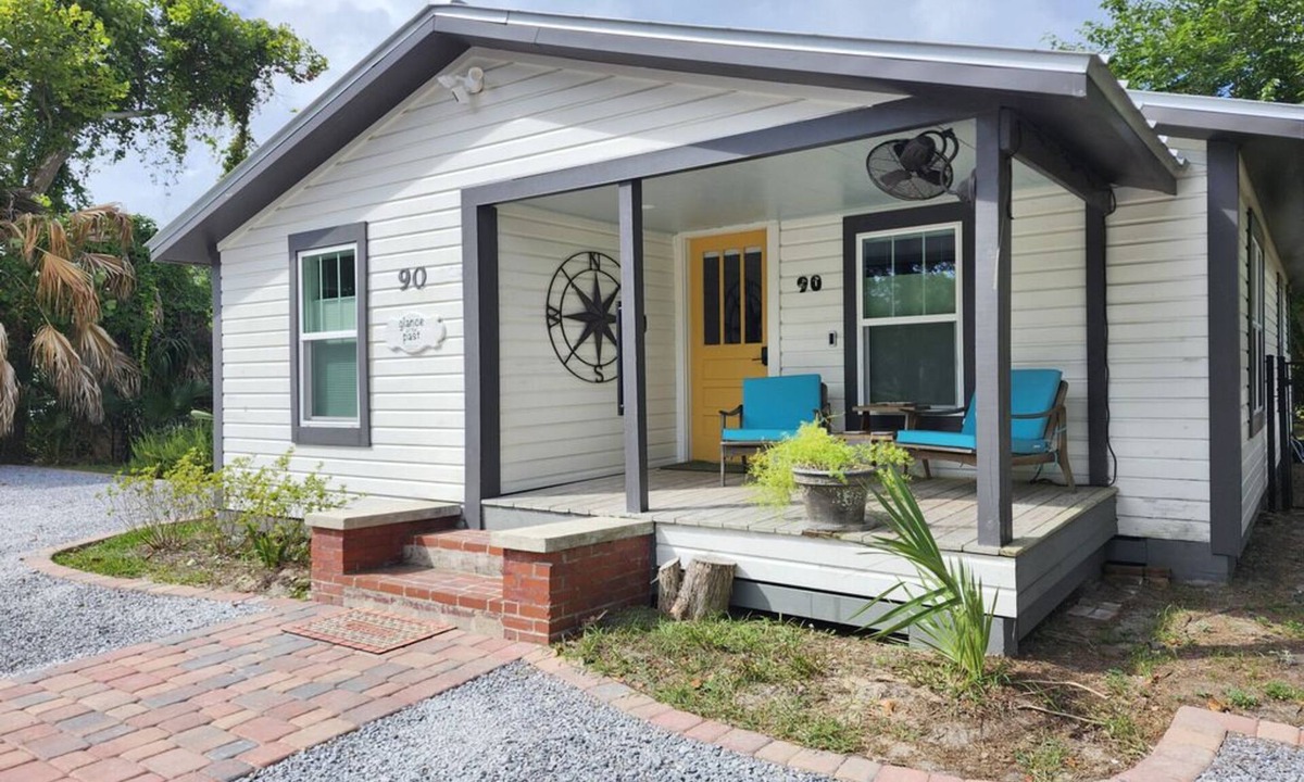 Historic Downtown Apalachicola Cottage | Comfy Cottage in Apalachicola; Easy Walk to Downtown!
