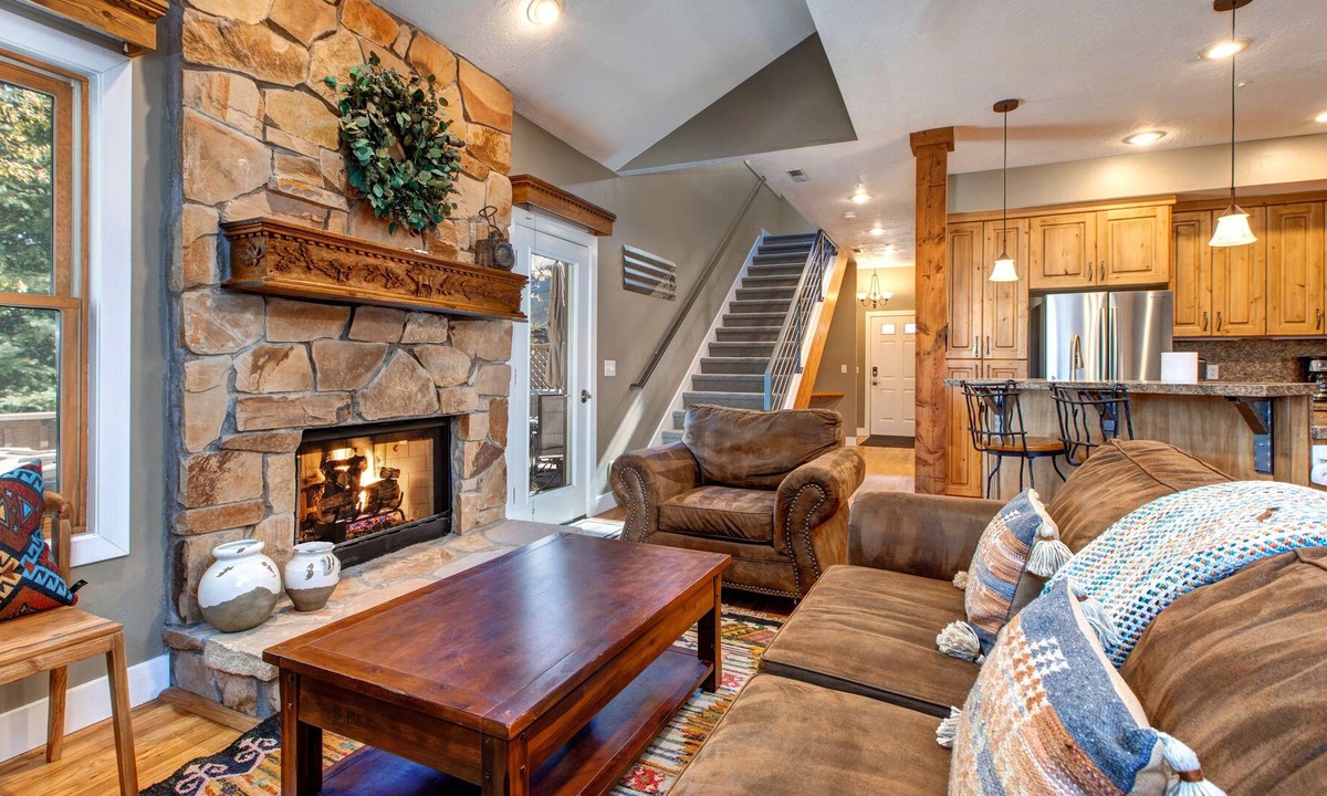 North Park City House | Contemporary Mountainside Townhome, Hot Tub & Year Round Recreation! Park City Juniper View