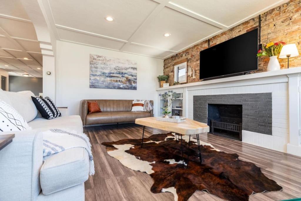 People's Freeway House | Cottage on Main Only Minutes to Downtown SLC