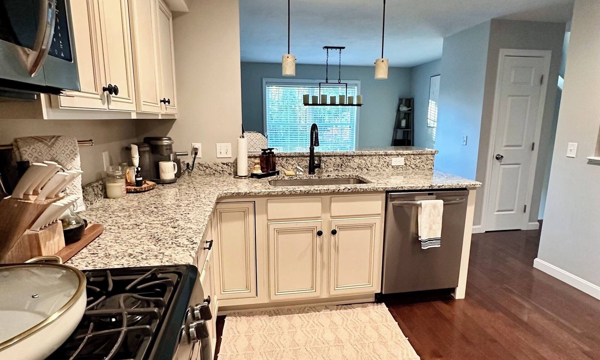 West Boylston Condo | Cozy end-unit 3BR/2.5BA townhouse in convenient suburban area
