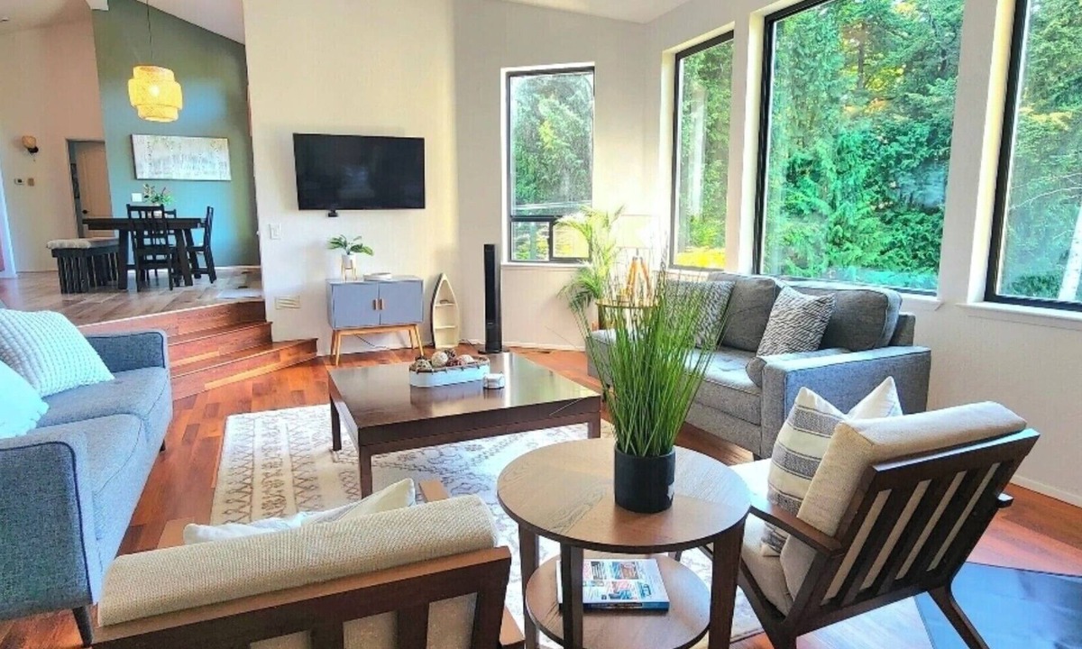 Sudden Valley House | Cozy Lakeview Sunsets & Cinema