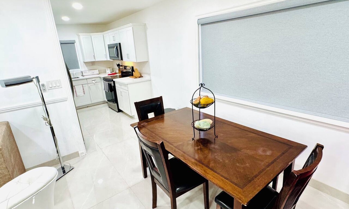 Beverly Green Apartment | Cozy Renovated 3BR STRIP next LVCC book best-Spot Sale POOL Labor Day LVCC enjoy